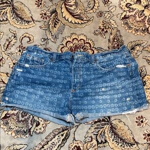 Universal Thread Blue Floral Print Denim Shorts